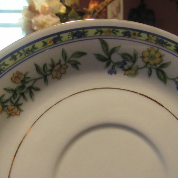 Vintage Victorian Porcelain Footed Floral Tea Set 3 Cups/4 Plates - Picture 10 of 15